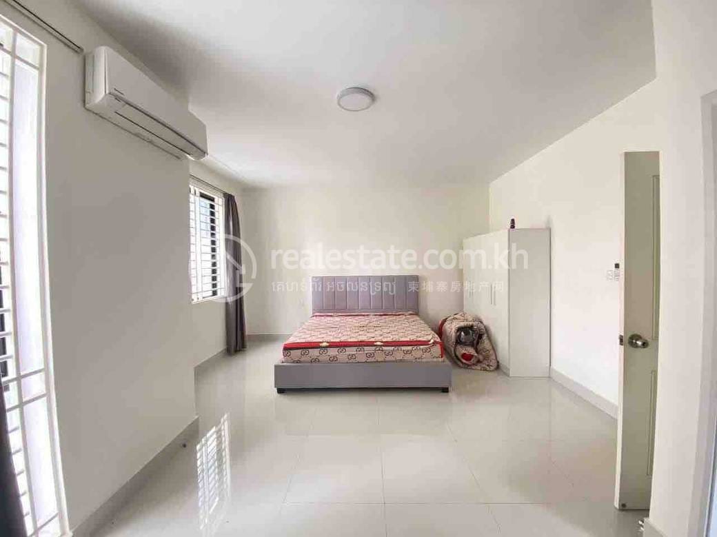 វីឡាភ្លោះ តម្លៃ $1,600