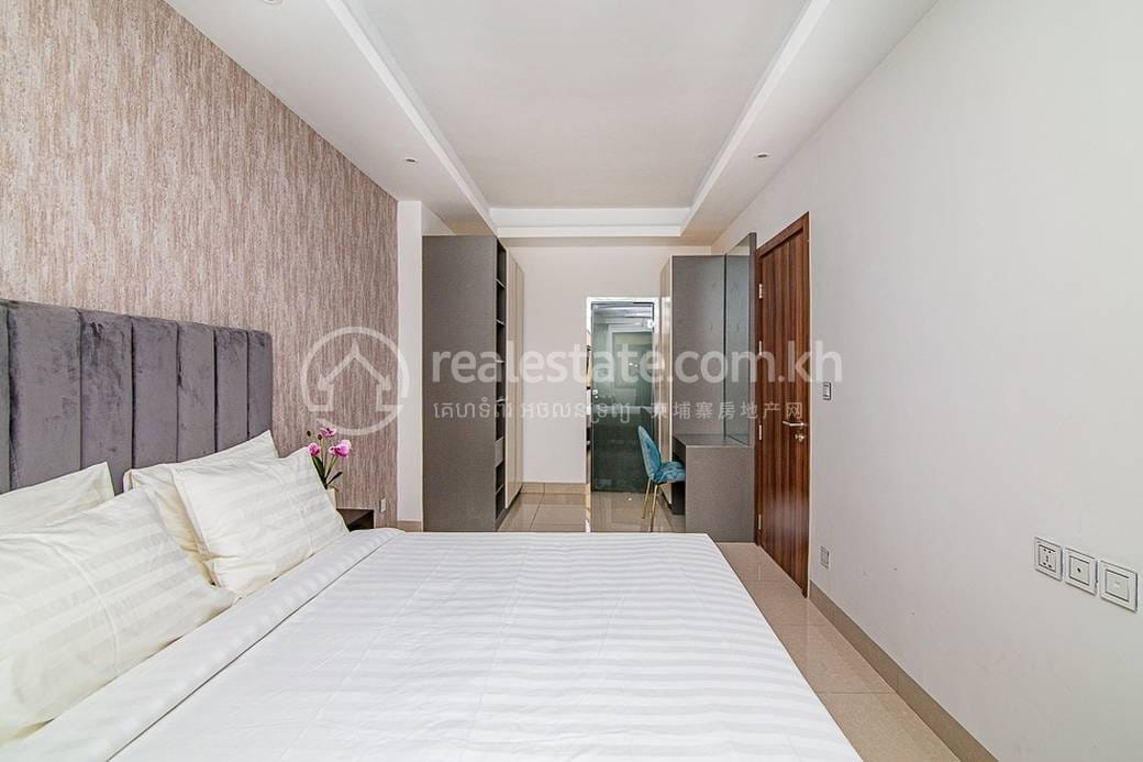 Condo For Rent with 5 Parking Space