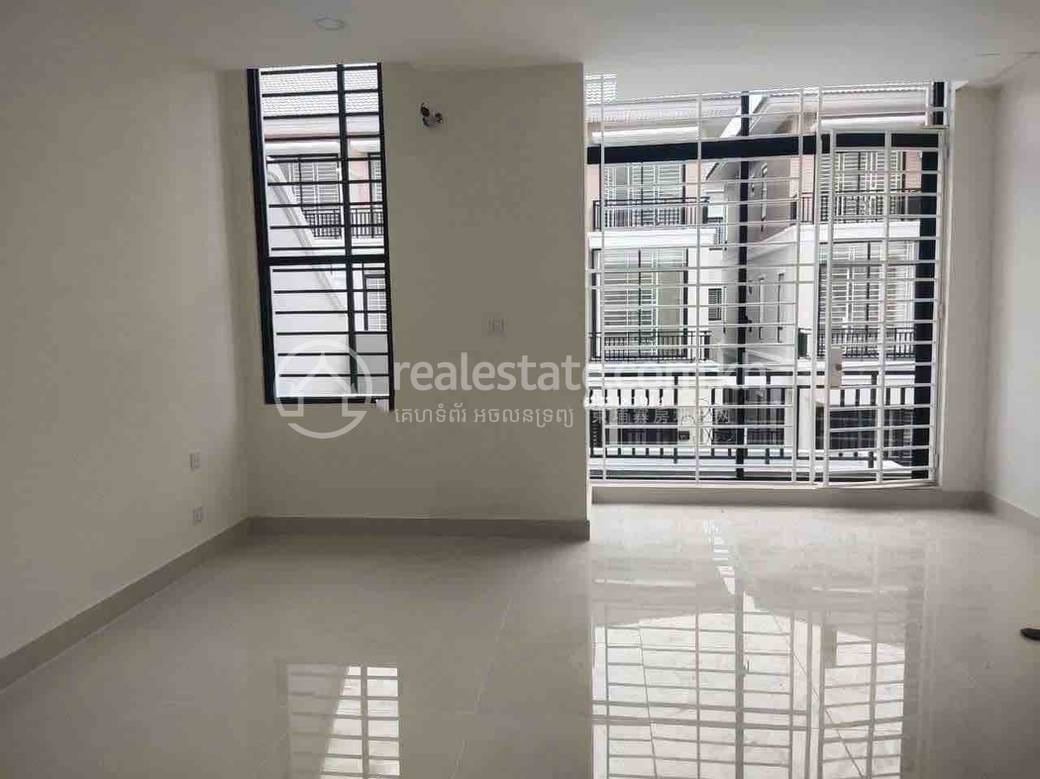 Vila K pronájmu in Nirouth, Chbar Ampov, Phnom Penh
