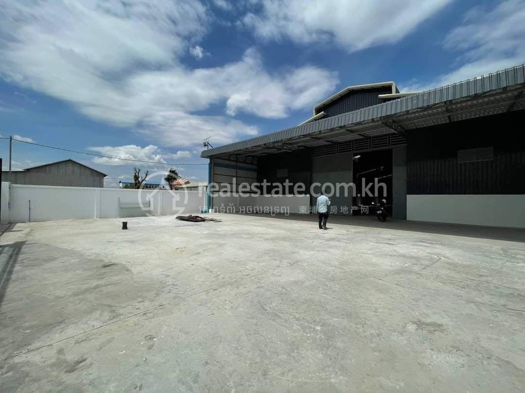 ឃ្លាំង សំរាប់ជួល ទំហំផ្ទះ 1,600 ម៉ែត្រការ៉េ នៅSen Sok