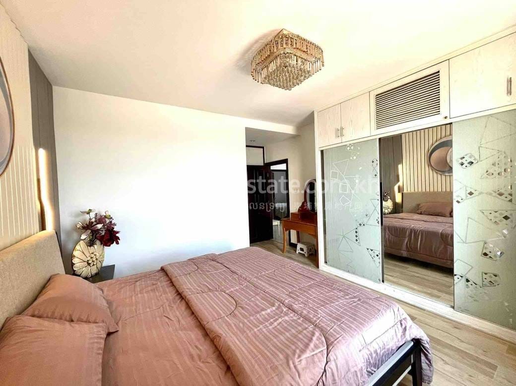 Chamkarmon Condo For Rent in Chamkarmon