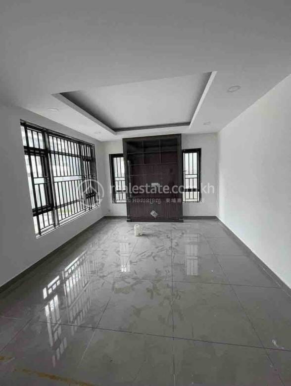 Nirouth别墅For Sale & Rent，位于Nirouth