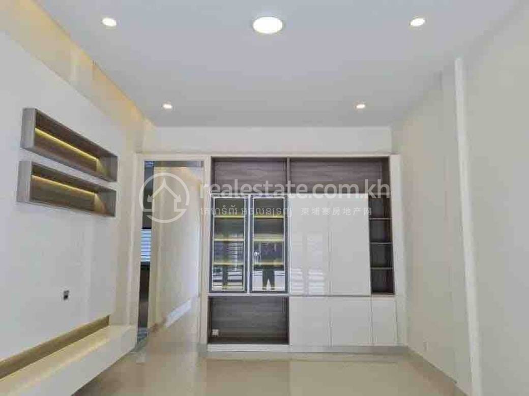 Shophouse For Rent in Chbar Ampov $650