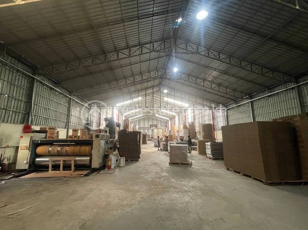 Magazyn For Sale & Rent o powierzchni mieszkalnej 1,605 m² w Sen Sok