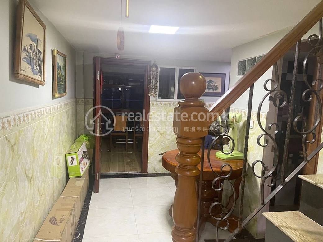 Shophouse Na prodej in Chamkarmon $380,000