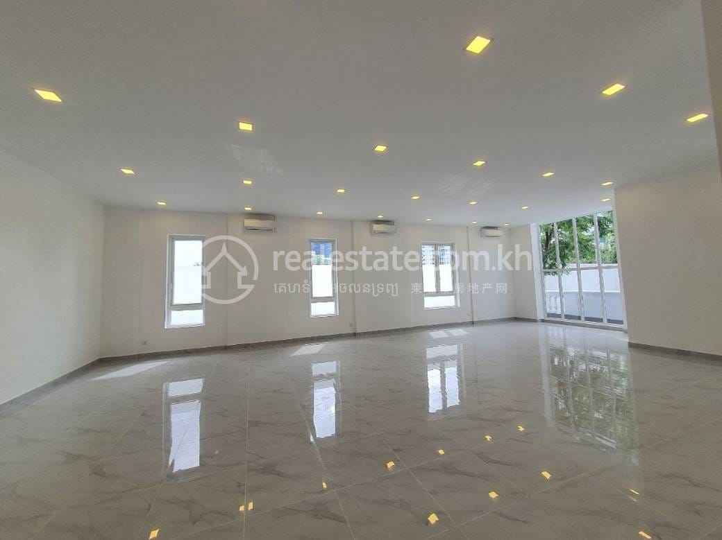 Villa For Sale with 10 Parking Space