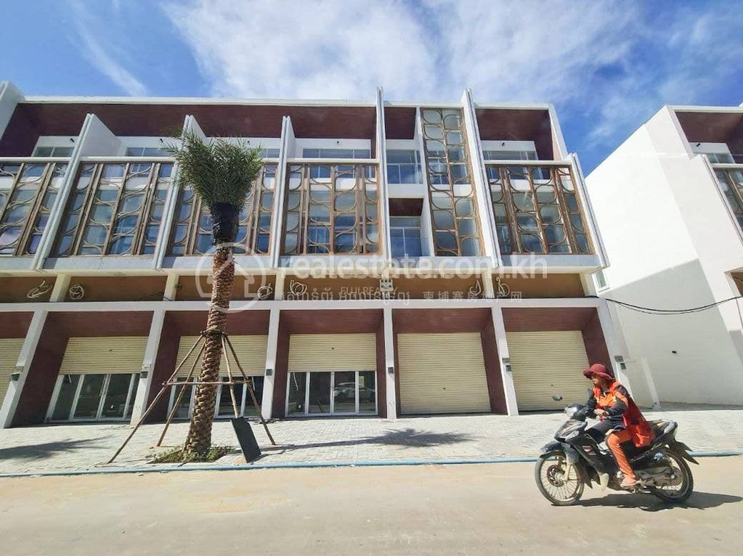 Shophouse For Rent with 1 Parking Space