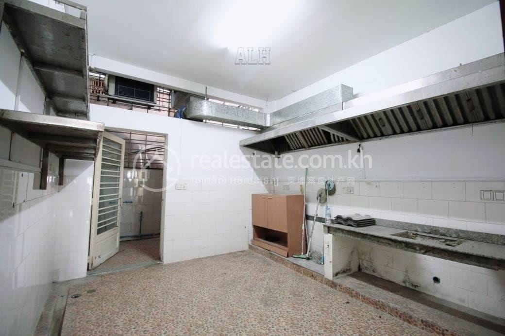 3 Bedrooms Shophouse For Rent for $1,000
