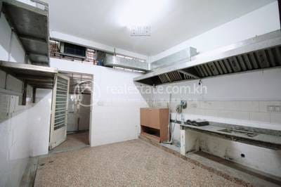 3 Bedrooms Shophouse For Rent for $1,000