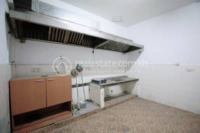 Daun Penh Shophouse For Rent in Daun Penh
