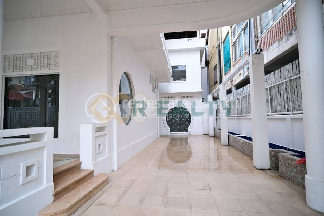 Villa For Rent in Boeng Reang, Daun Penh, Phnom Penh