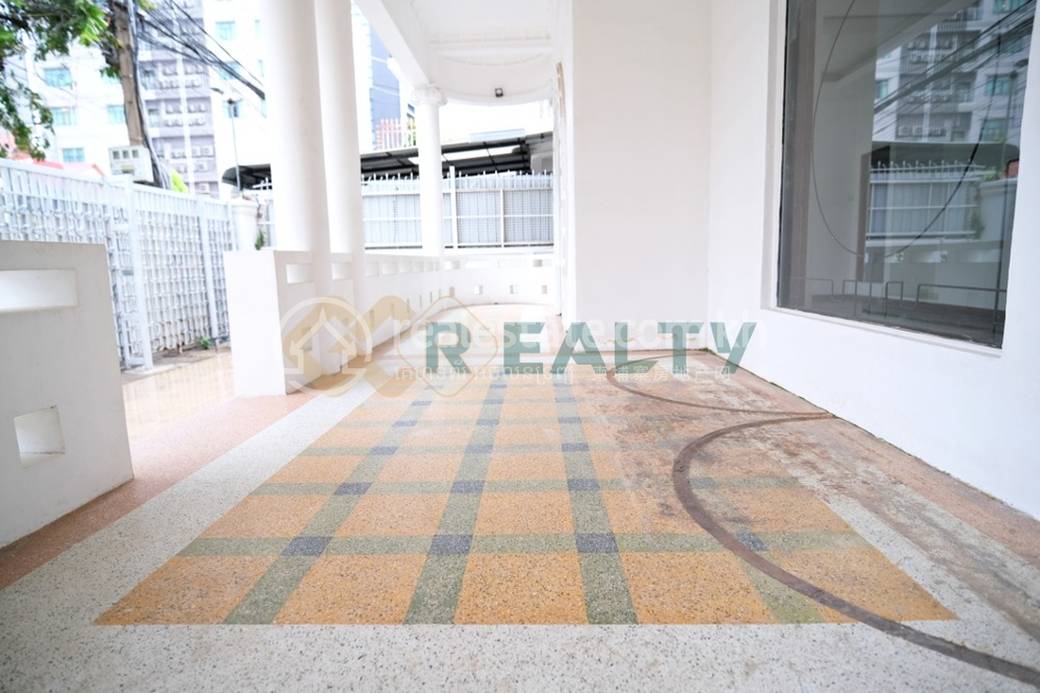 Villa For Rent in Daun Penh $3,700