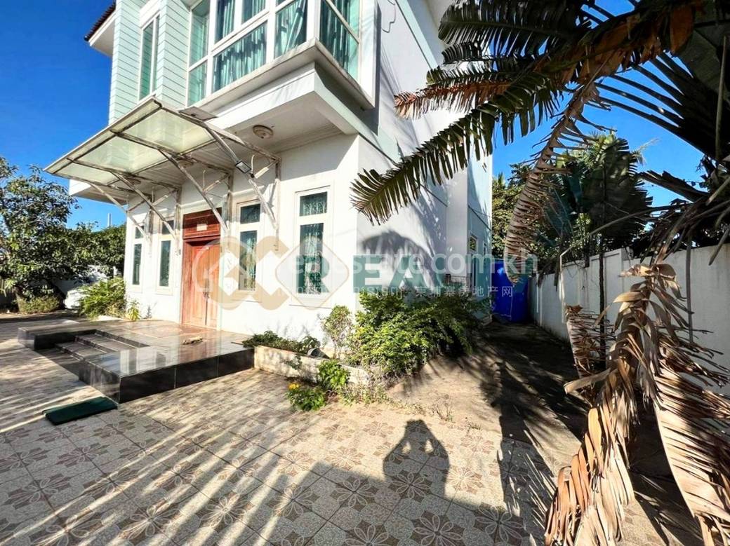 Villa For Sale with 4 Parking Space