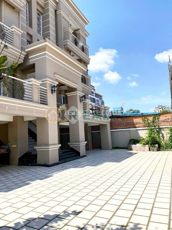 Villa For Rent with 18 Parking Space