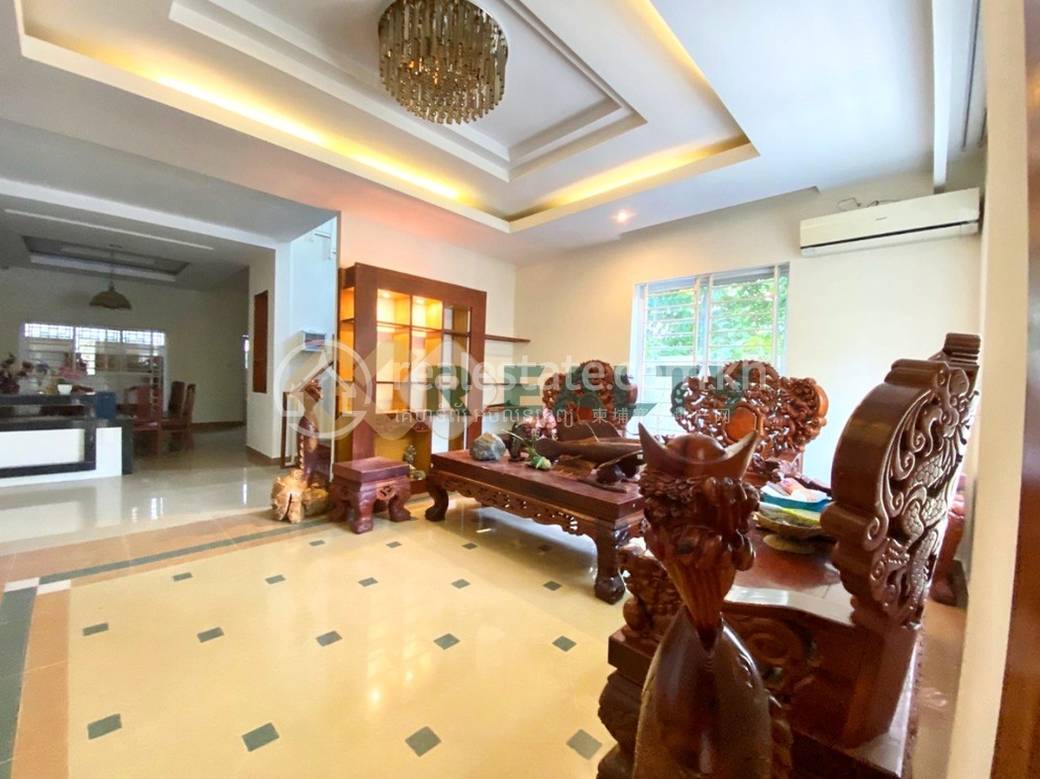 84 sqm Living Size Twin Villa For Sale in Chbar Ampov
