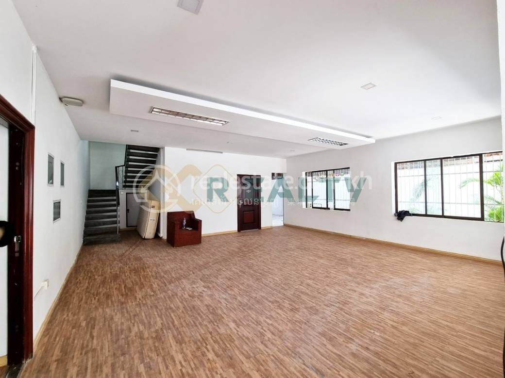Vila K pronájmu in 45, BKK 1, Boeng Keng Kang, Phnom Penh