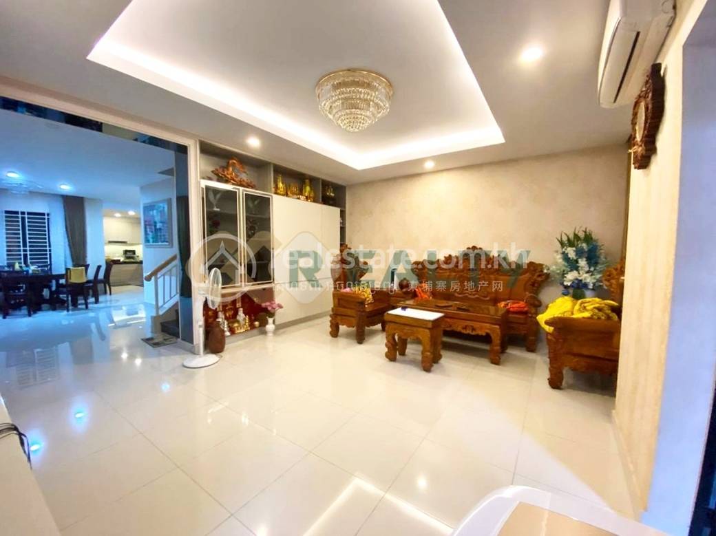 Villa Jumelle À louer de 72 m² habitables à Chbar Ampov