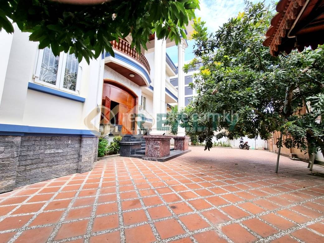 336 sqm Living Size Villa For Rent in Toul Kork