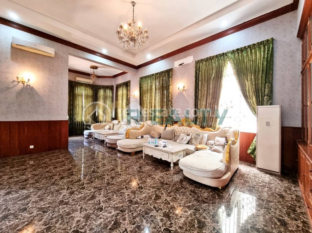 Villa For Rent with 8 Parking Space