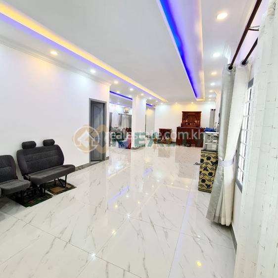 វីឡា សំរាប់លក់ នៅChamkarmon តម្លៃ $1,300,000