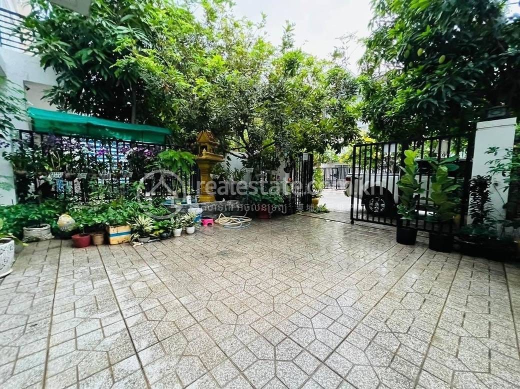 Villa For Sale & Rent in Nirouth, Chbar Ampov, Phnom Penh