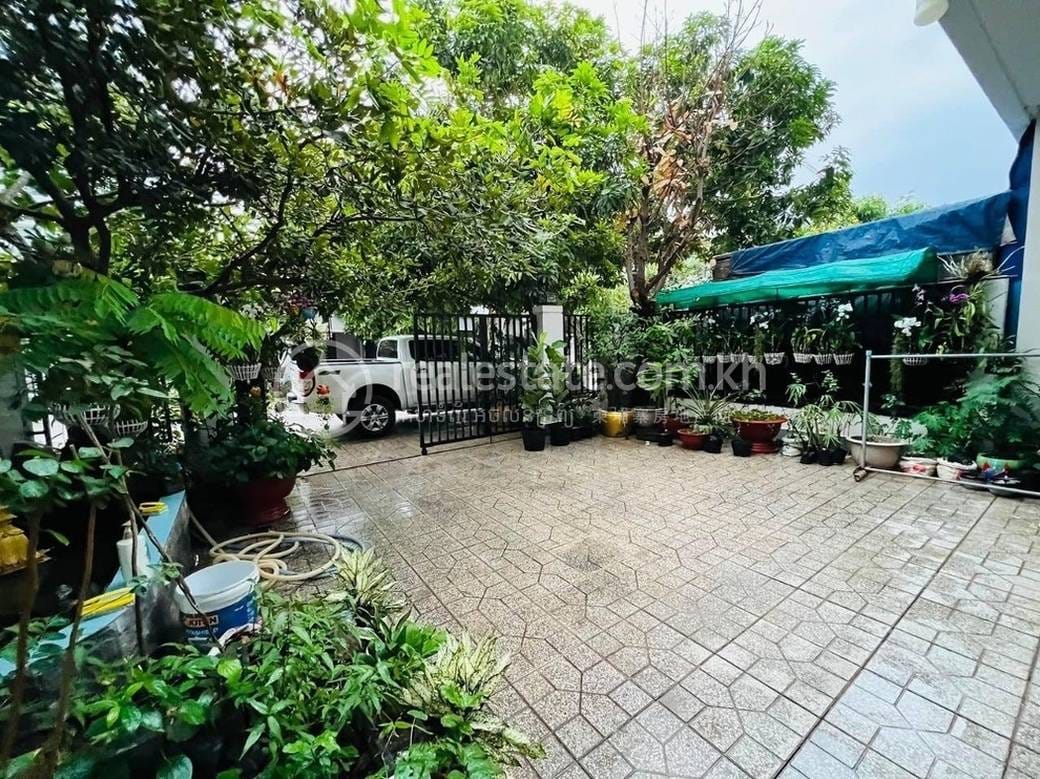 Villa For Sale & Rent in Chbar Ampov $320,000