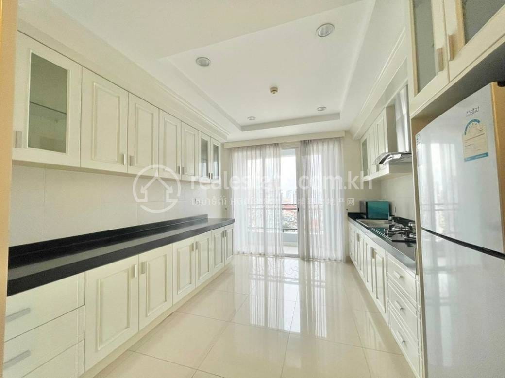 Apartment For Rent with 1 Parking Space