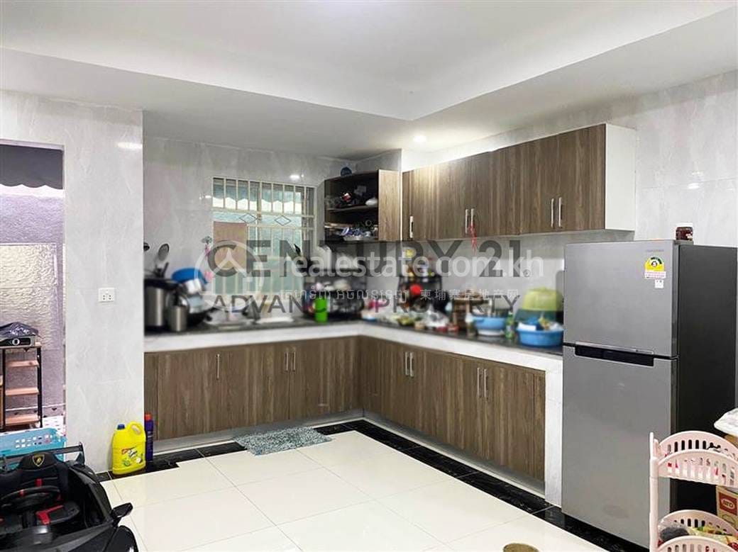 4卧室店屋出售，价格$120,000