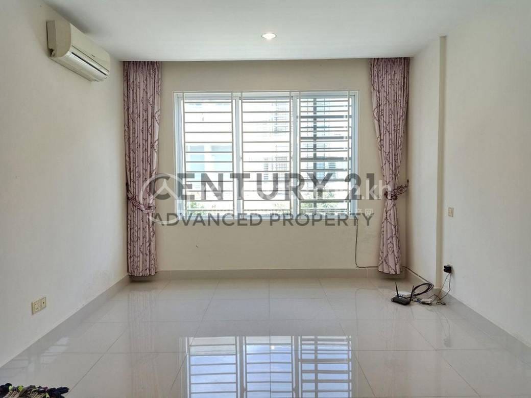 Tuol Sangke Villa For Sale in Tuol Sangke