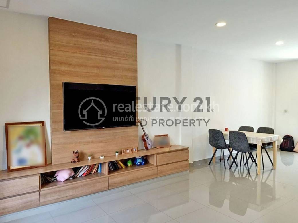 Villa For Sale in Russey Keo $148,000