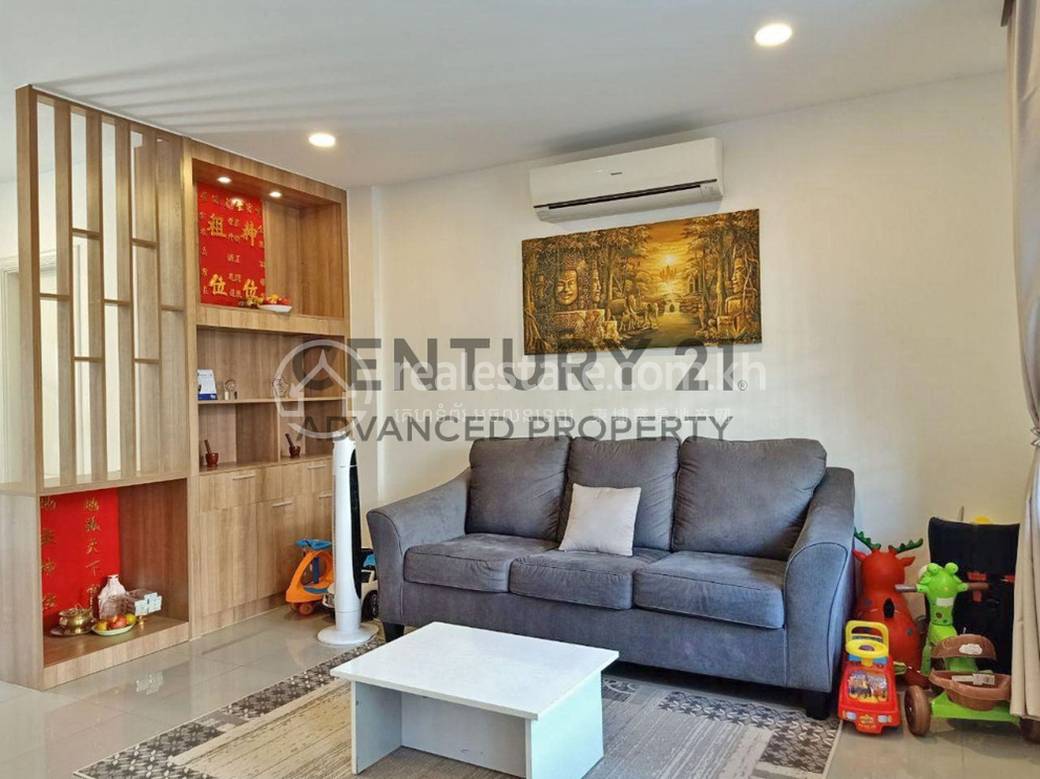 Tuol Sangke Villa For Sale in Tuol Sangke