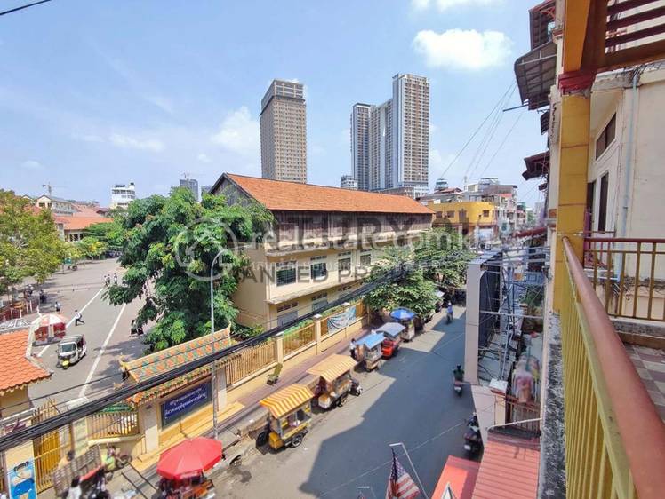 แฟลต สำหรับขาย 8 ห้องนอน ราคา $750,000