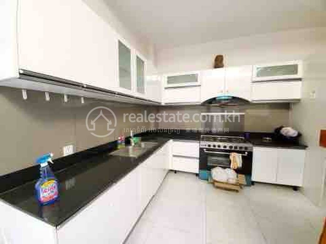 วิลล่าแฝด สำหรับเช่า ใน Sen Sok $1,300