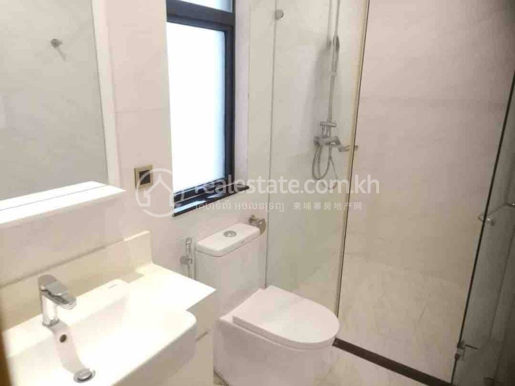 Apartmán se službami K pronájmu in Boeng Keng Kang $750