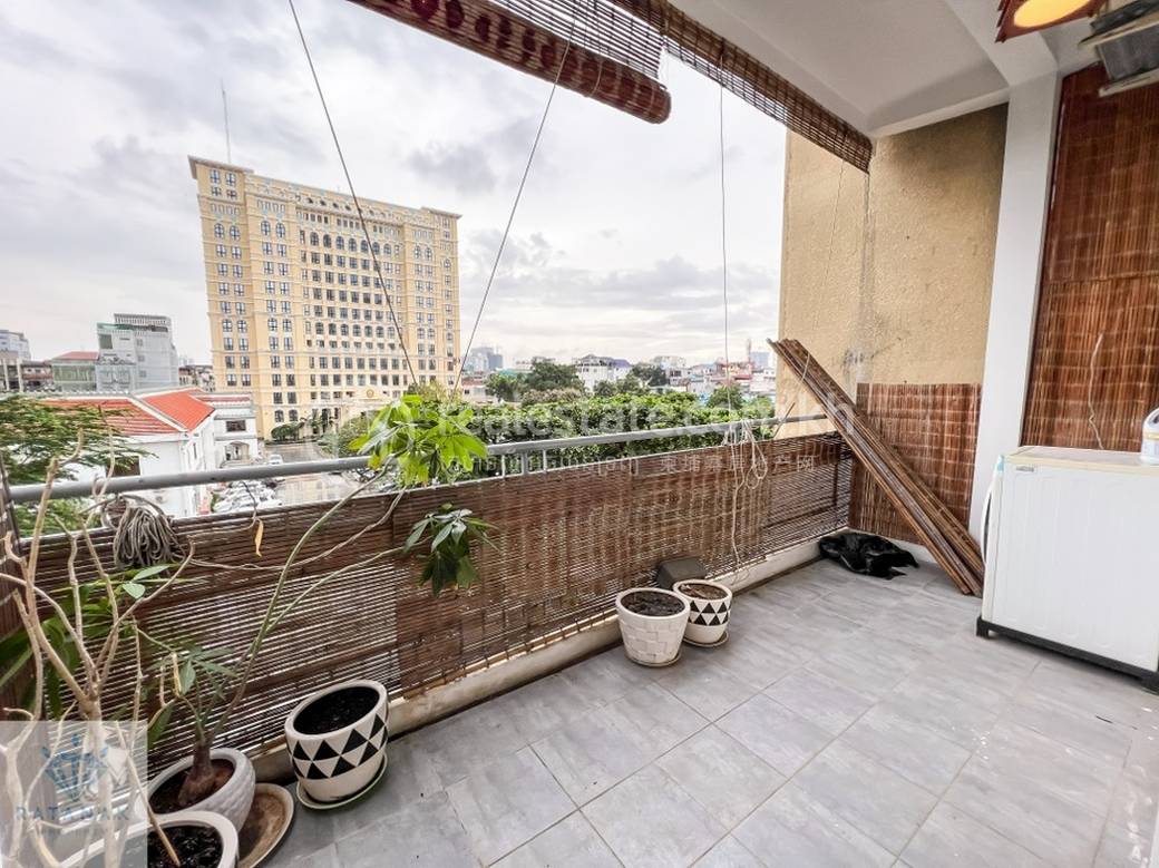 150 sqm Living Size Apartment For Rent in Daun Penh