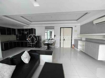 $900 Condo