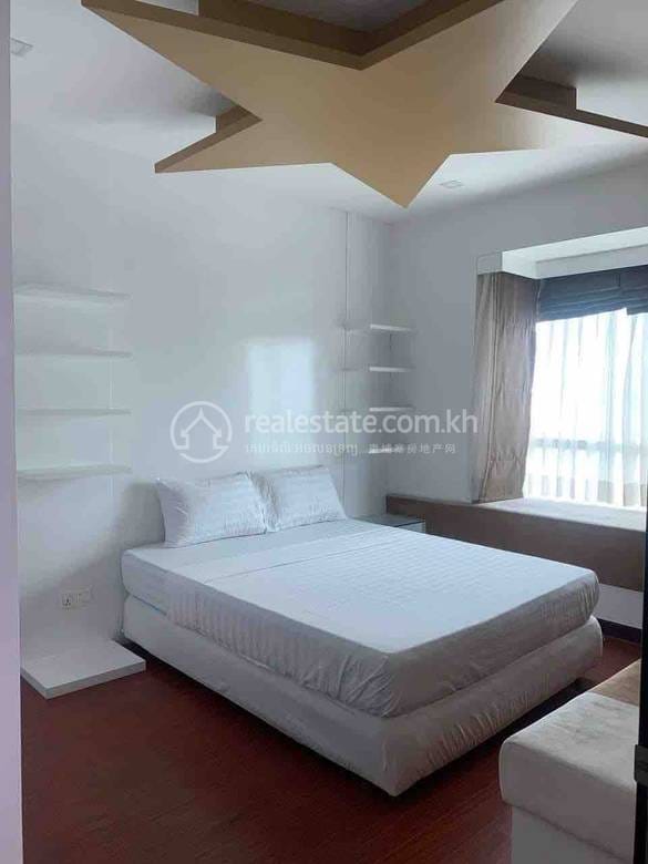 $900 Condo
