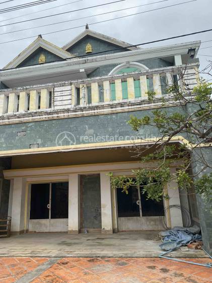 带7个停车位的House and lot出租