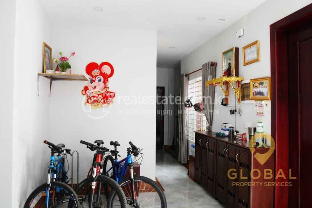 Vila For Sale & Rent in Chamkarmon $2,000,000