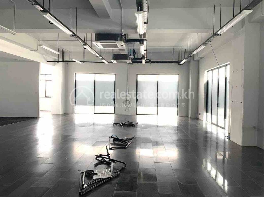 อาคารสำนักงาน ราคา $2,000