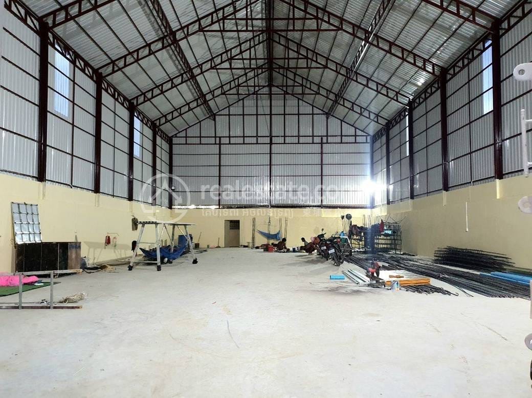 450 sqm Living Size Sklad K pronájmu in Sen Sok