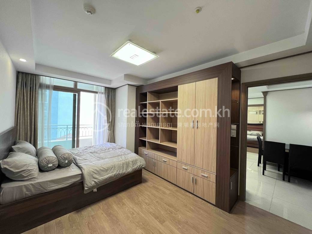 De Castle Royal Condominium | Condo Na prodej in Boeng Keng Kang $240,000