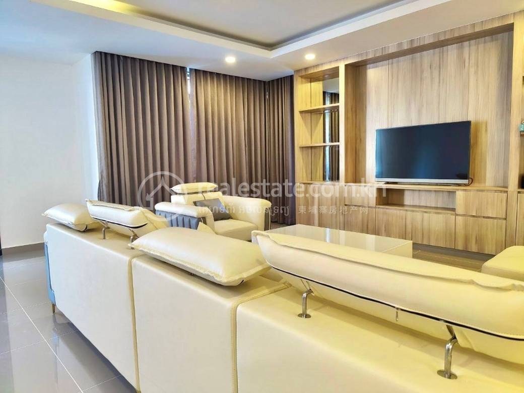 Villa For Rent with 3 Parking Space