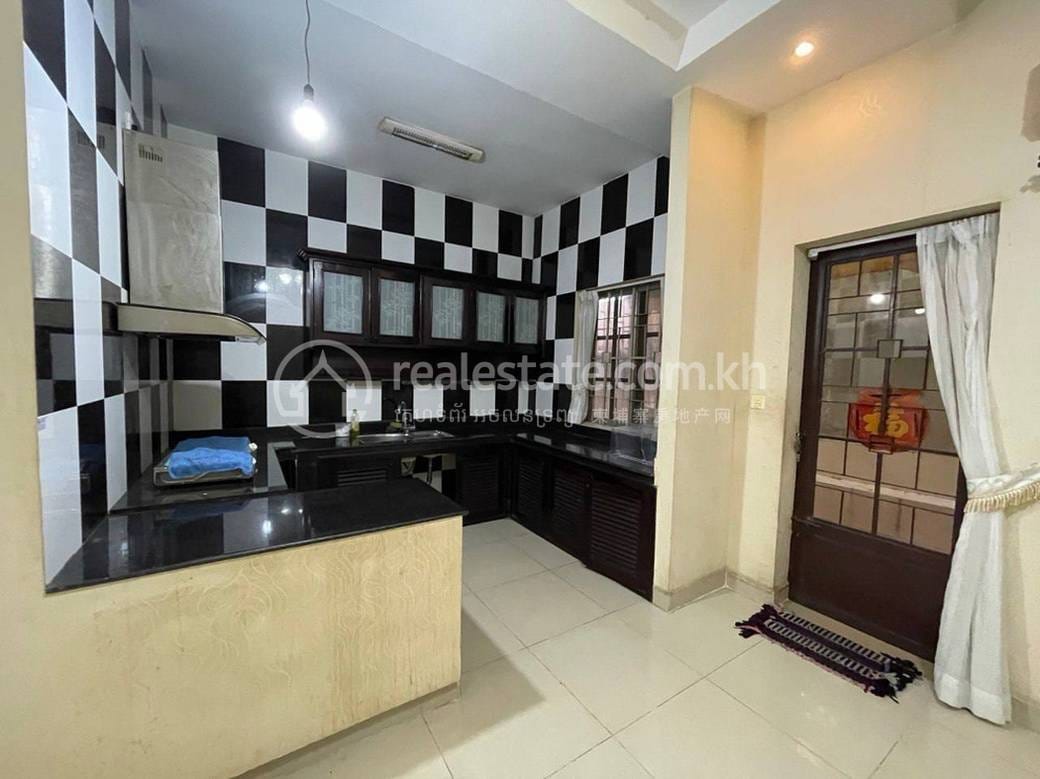 Apartment For Rent with 2 Parking Space