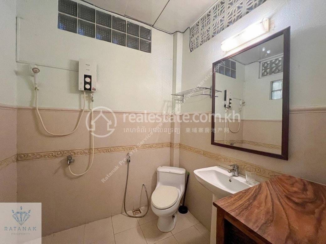 Apartment For Rent in Srah Chak, Daun Penh, Phnom Penh