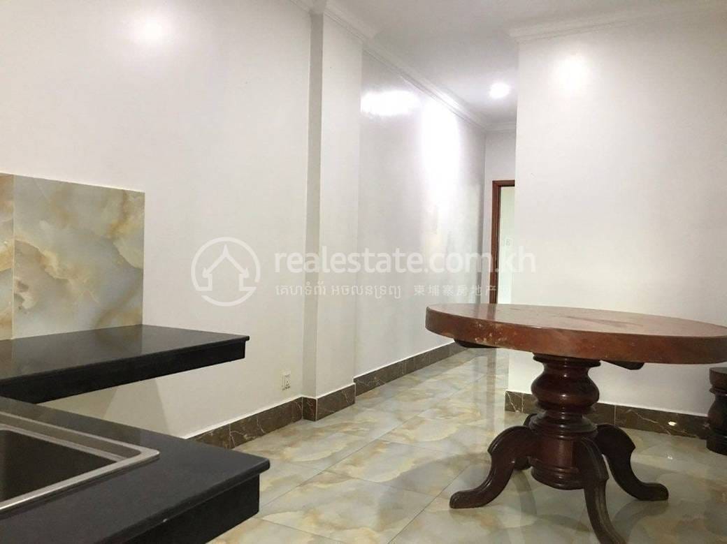 Chamkarmon建筑出租，位于Phsar Daeum ThkovChamkarmon，价格$4,500