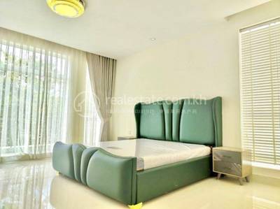 5 Bedrooms Villa For Rent for $4,500