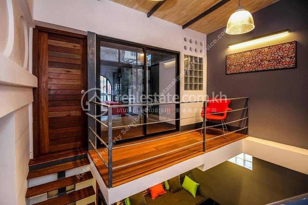 Maison mitoyenne À louer à Daun Penh $1,500
