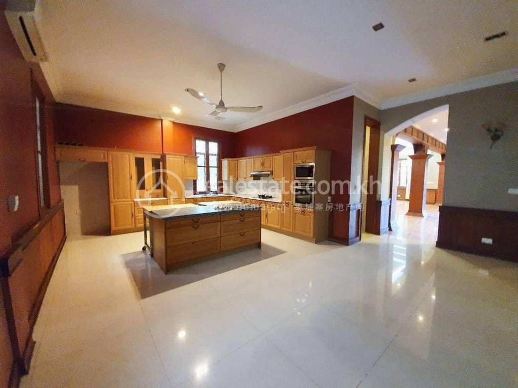 Villa For Rent with 3 Parking Space