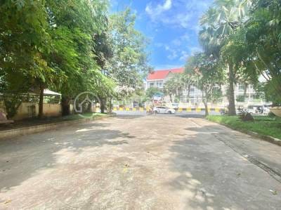 Vila K pronájmu with 15 Parking Space